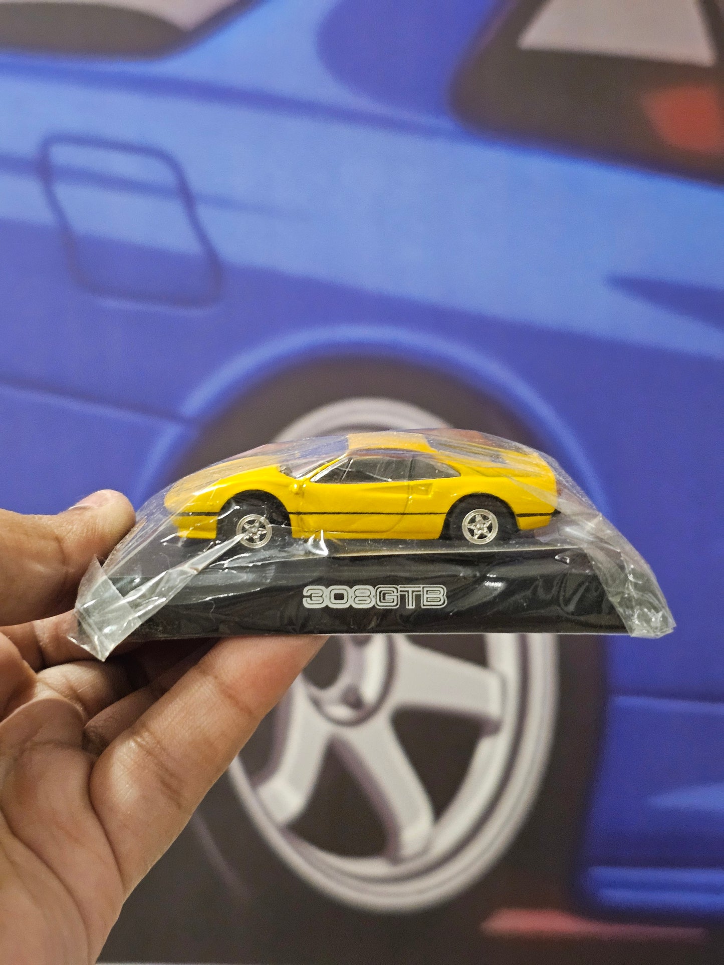 Kyosho Ferrari 308 GTB (Yellow)