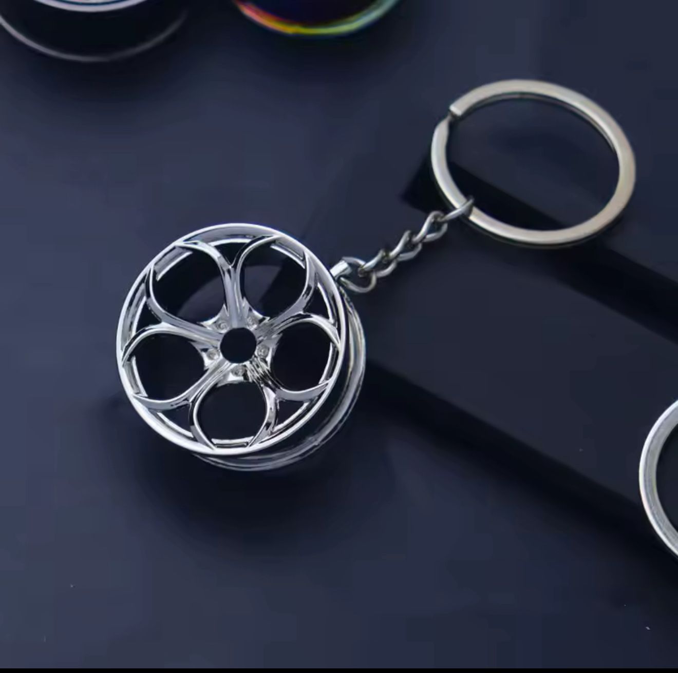 Exotic Five-Spoke Chrome Wheel Keychain (Silver)
