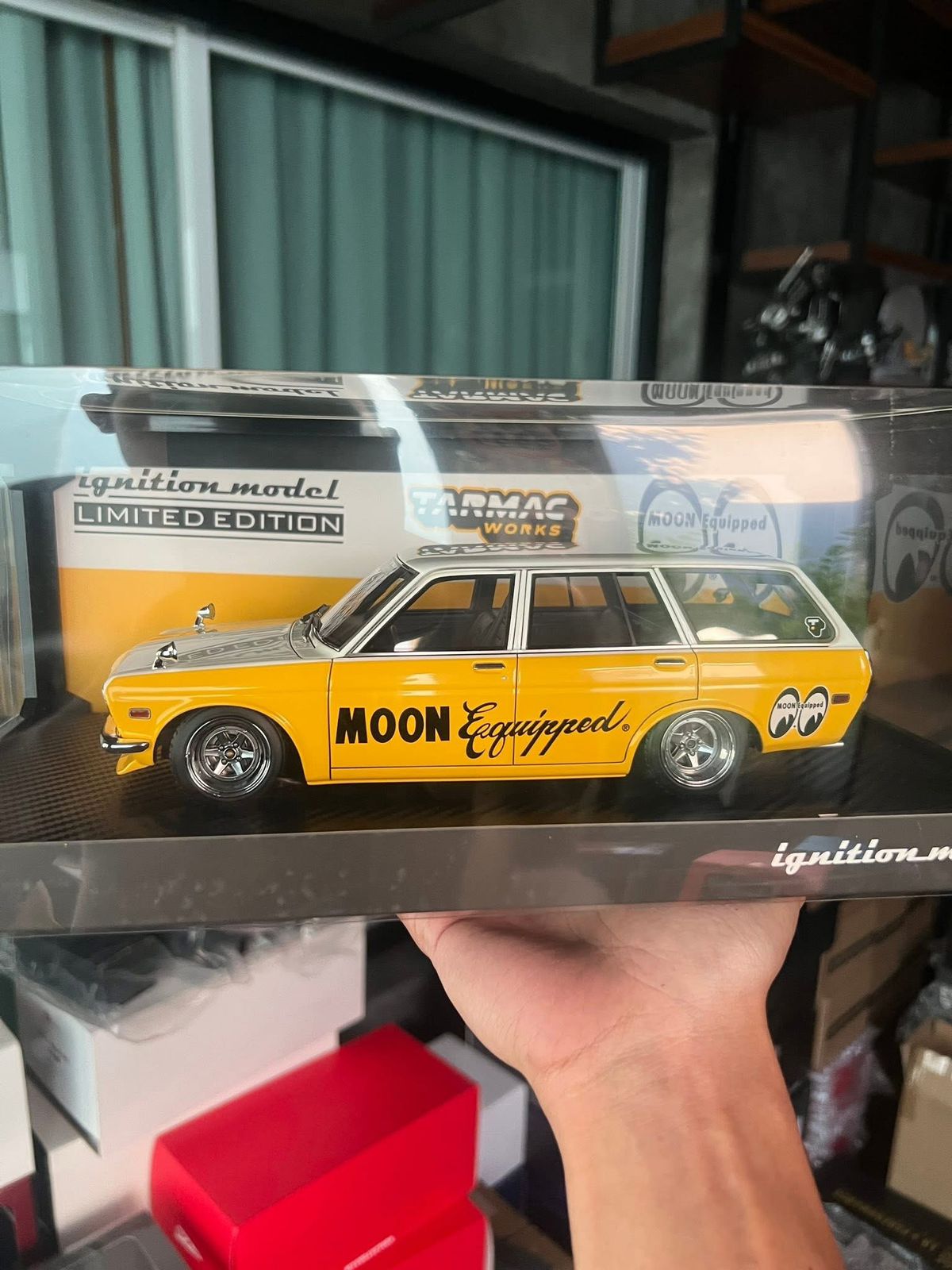 Ignition Model × Tarmac Works 1/18 Datsun Bluebird (510) Wagon – MOONEYES