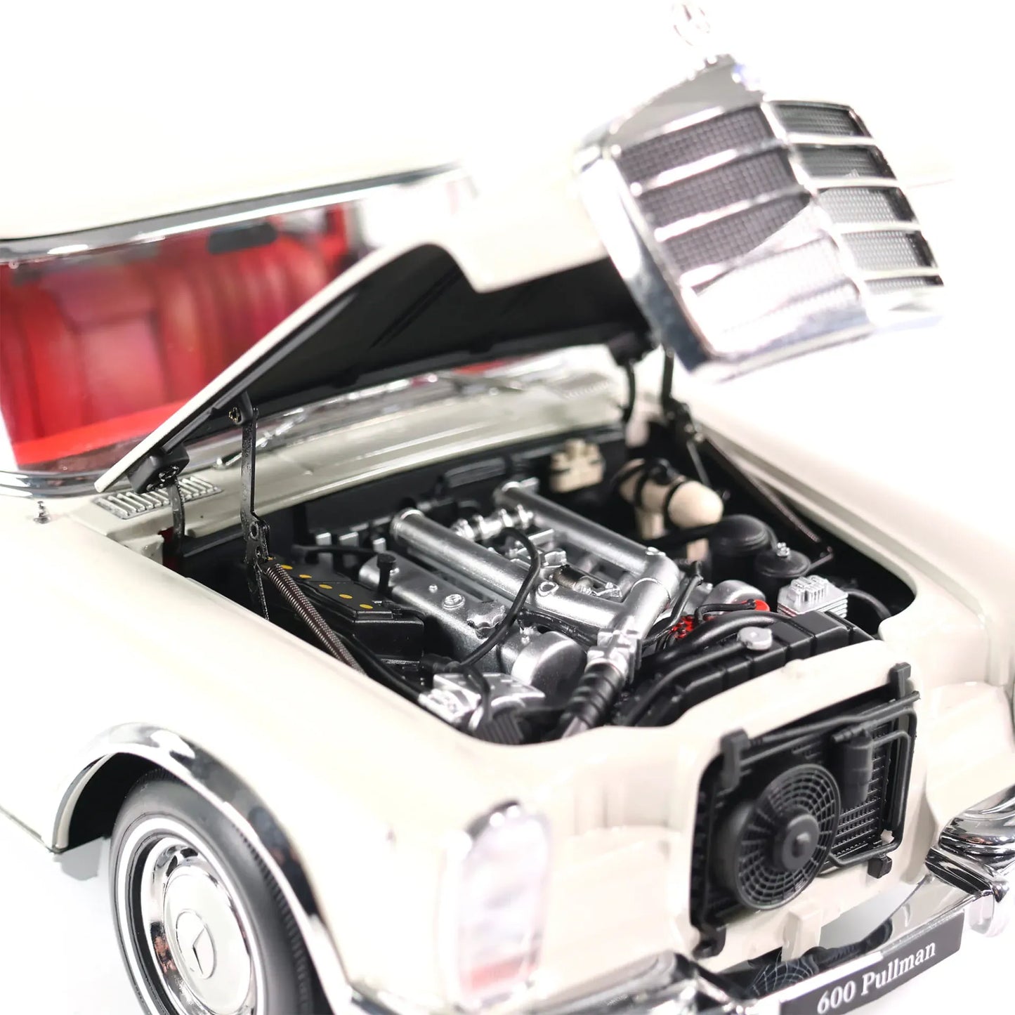 Kengfai 1/18 Mercedes-Benz 600 Pullman (W100) – White with Red Interior