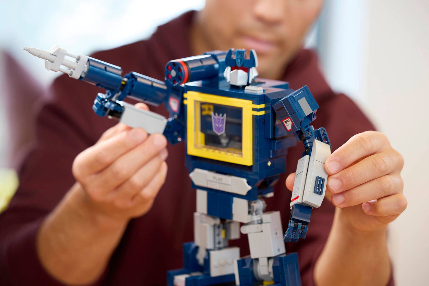 LEGO® Icons Transformers: Soundwave