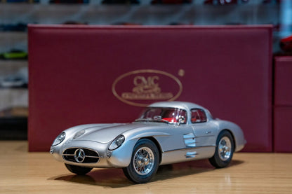 CMC 1/18 Mercedes-Benz 300 SLR Uhlenhaut Coupé (1955)