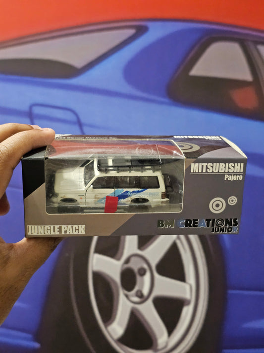 BM Creations 1/64 Mitsubishi Pajero (Jungle Pack)