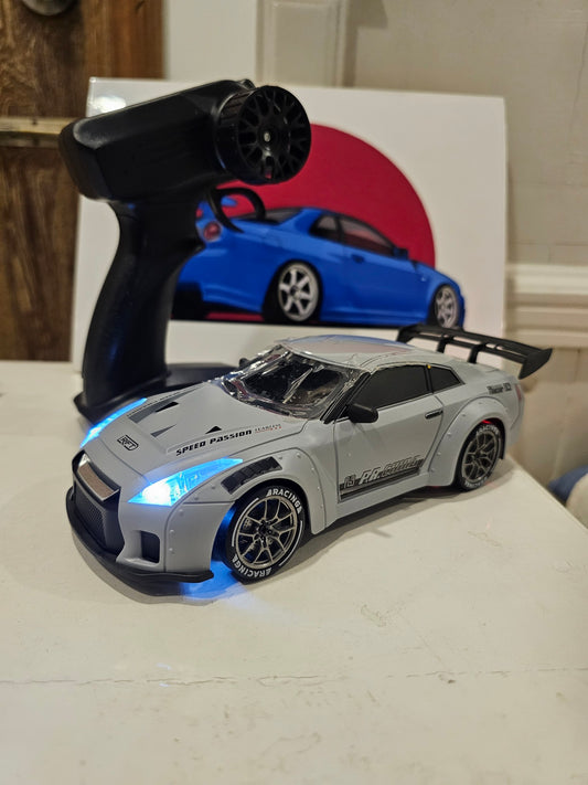 Nissan GTR 1:24 Scale High Speed 4WD RC Drift Car