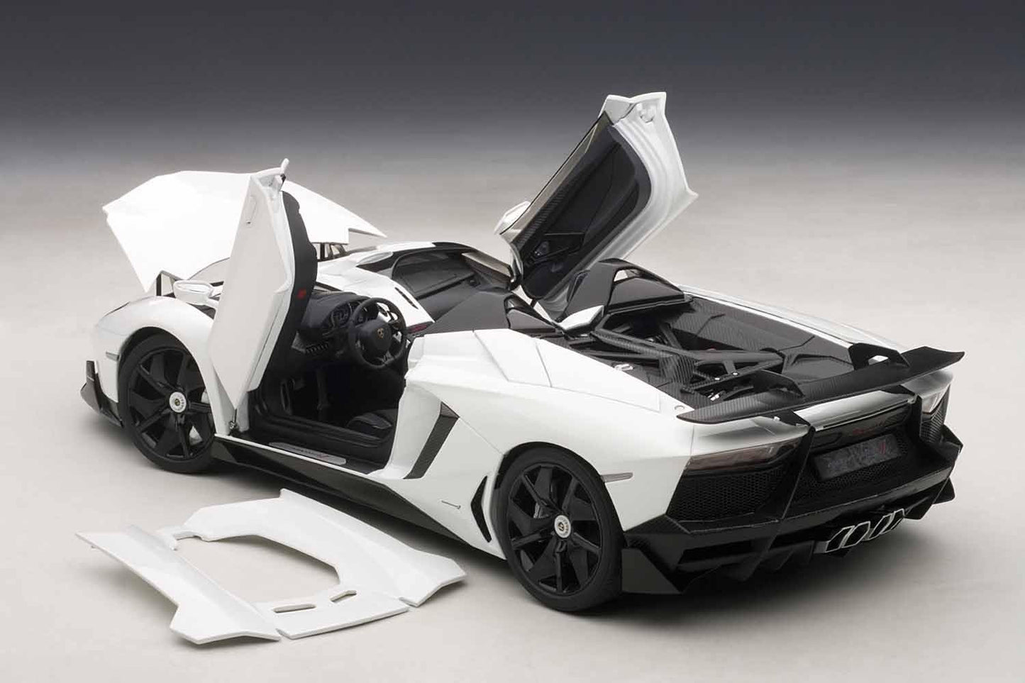 AutoArt 1/18 Lamborghini Aventador J Roadster