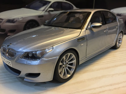 Kyosho 1/18 BMW M5 Sedan – Silver