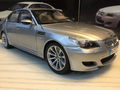 Kyosho 1/18 BMW M5 Sedan – Silver