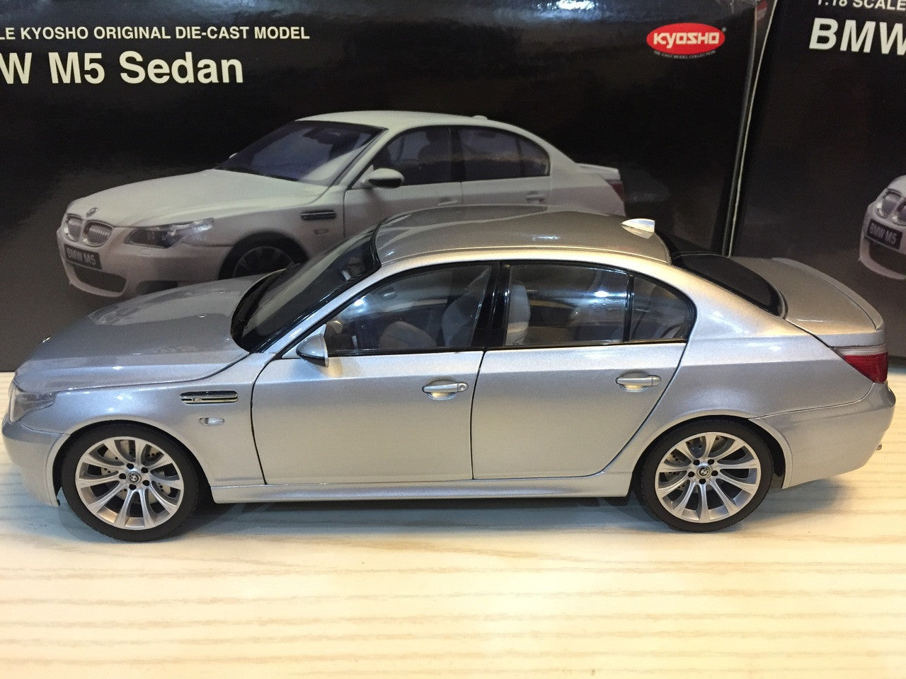Kyosho 1/18 BMW M5 Sedan – Silver