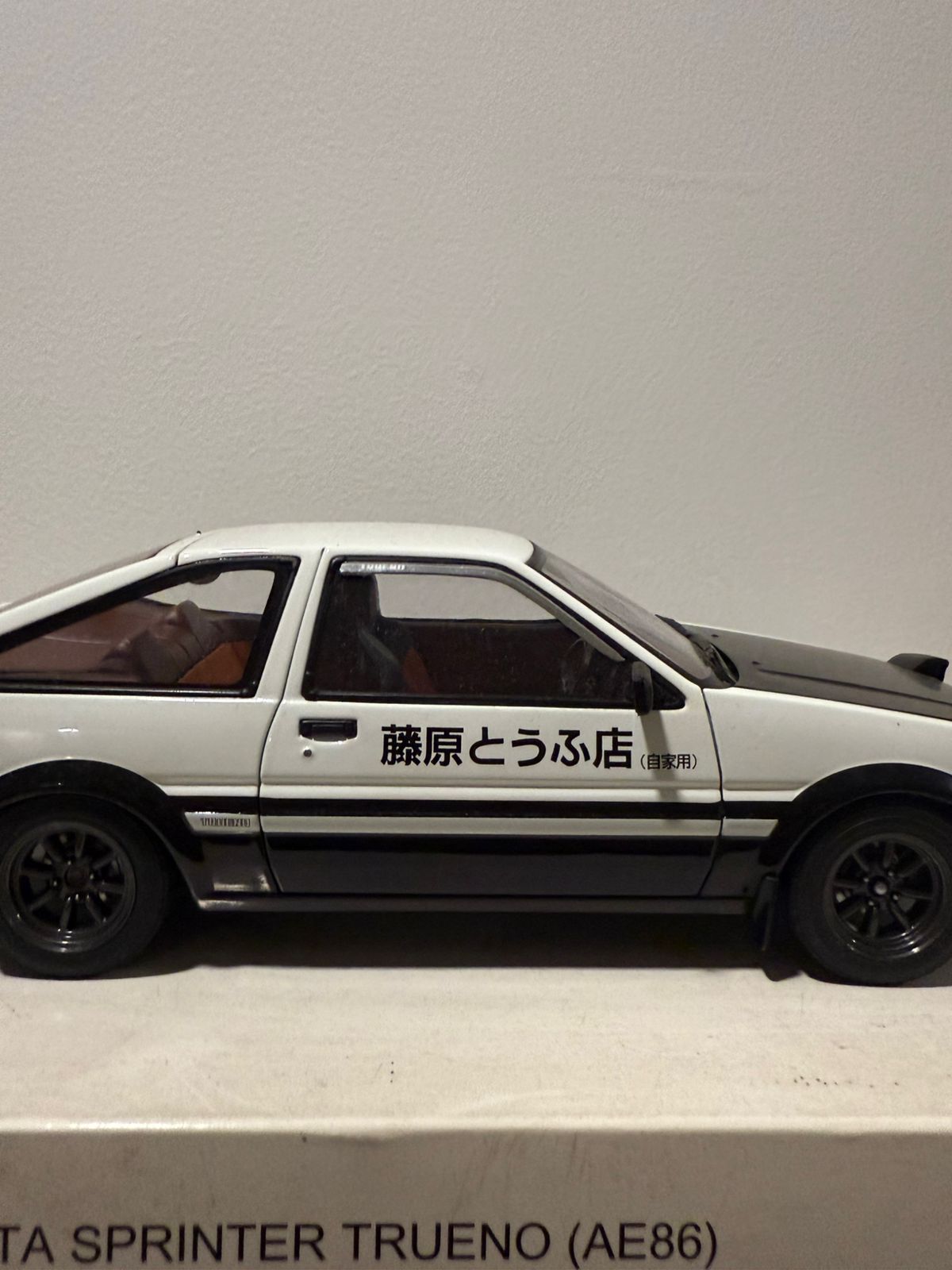 AutoArt 1/18 Initial D AE86 – Project D Version