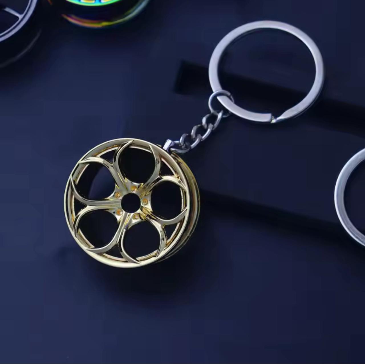 Exotic Five-Spoke Chrome Wheel Keychain (Gold)