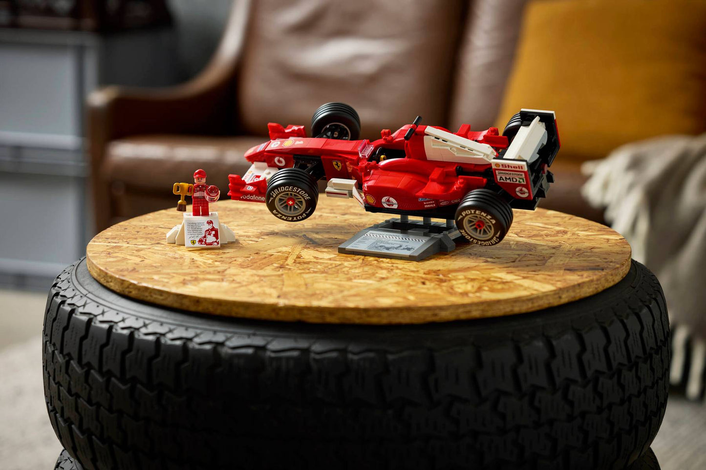 LEGO® Icons Ferrari F2004 &amp; Michael Schumacher