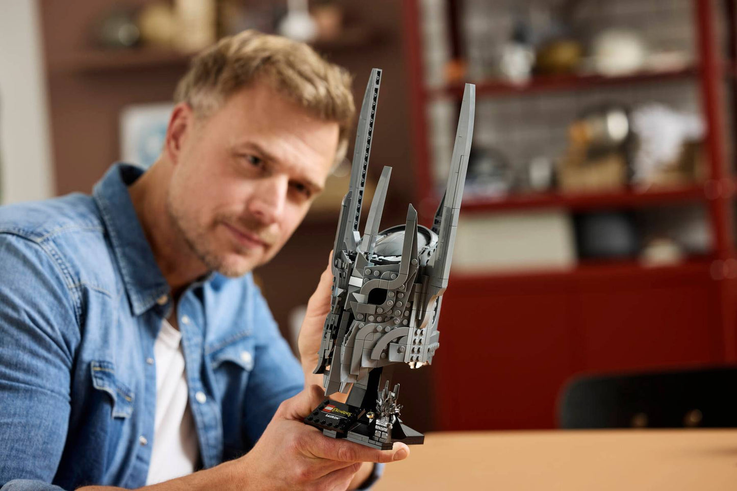 LEGO® Icons The Lord of the Rings: Sauron’s Helmet