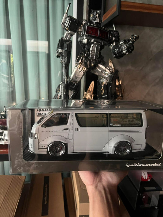 Ignition Model 1:18 Toyota Hiace (H200) – T.S.D Styling (White)