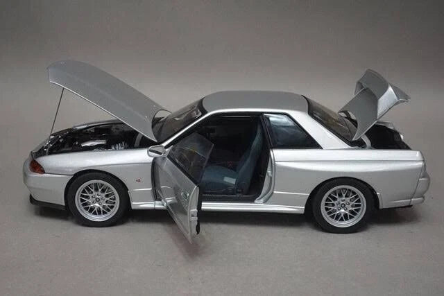 AUTOart 1/18 Nissan Skyline GT-R (R32) V-Spec II (Spark Silver)