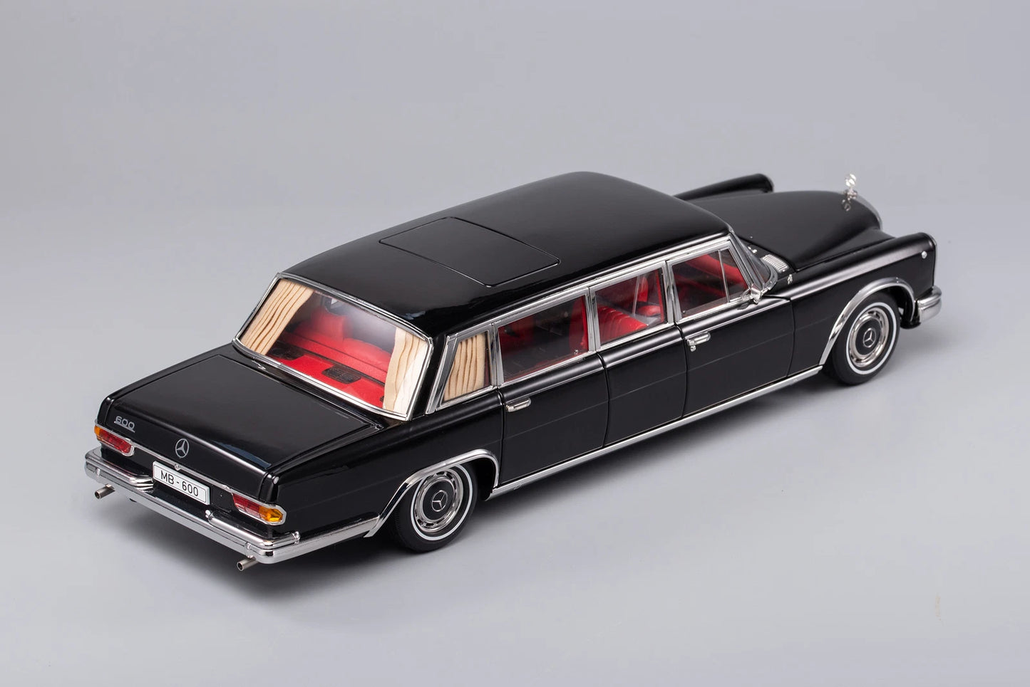Kengfai 1/18 Mercedes-Benz 600 Pullman (W100) – Black with Red Interior