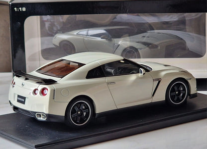 AutoArt 1/18 Nissan GT-R R35 (White)