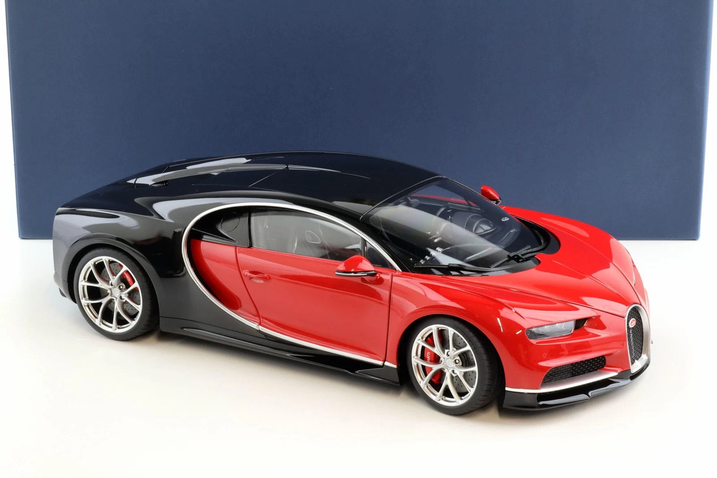 AUTOart 1/18 Bugatti Chiron 2017 – Italian Red / Nocturne Black