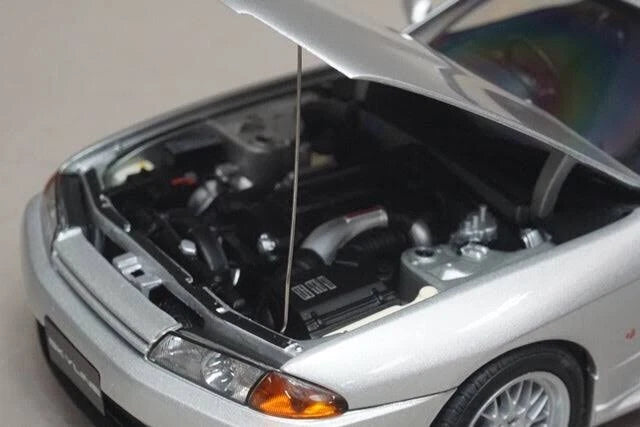 AUTOart 1/18 Nissan Skyline GT-R (R32) V-Spec II (Spark Silver)