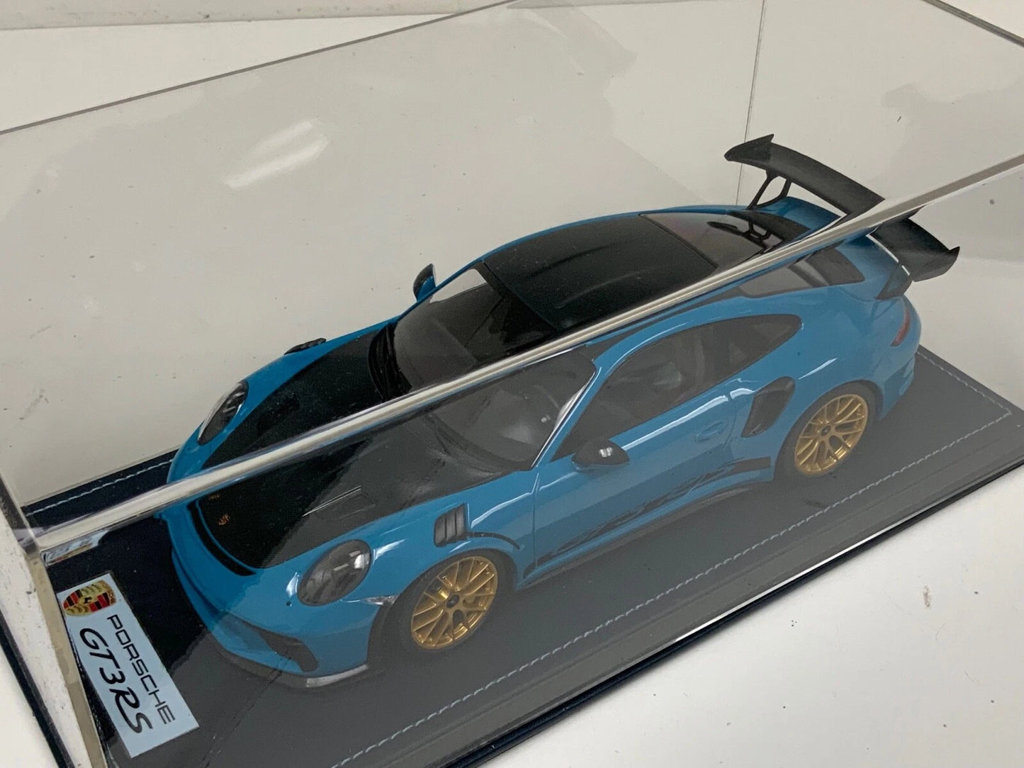 Minichamps 1/18 Porsche 911 (991.2) GT3 RS – Weissach Package (Miami Blue)