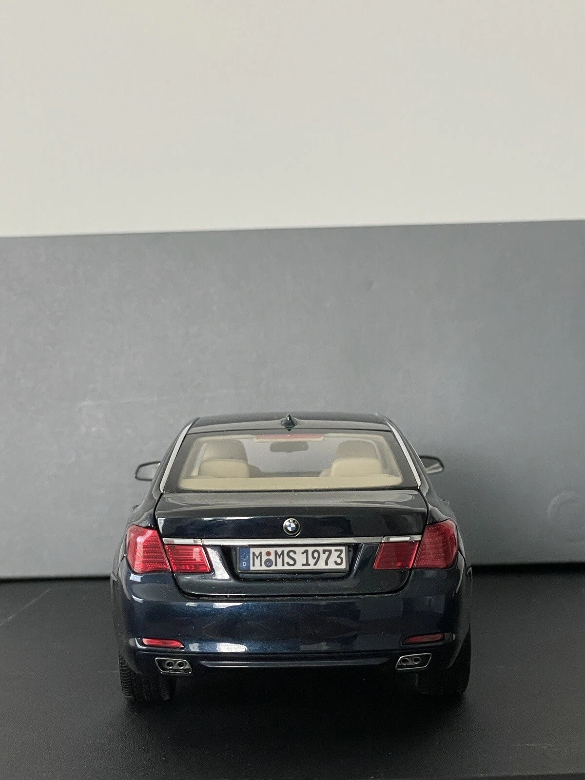 Kyosho 1/18 BMW 750Li (F02) - Imperial Blue Metallic
