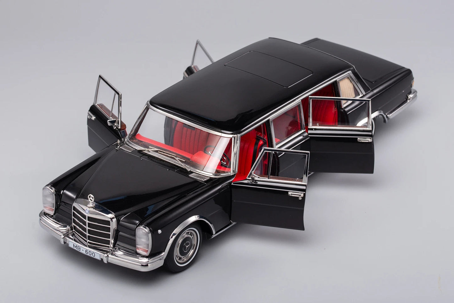 Kengfai 1/18 Mercedes-Benz 600 Pullman (W100) – Black with Red Interior