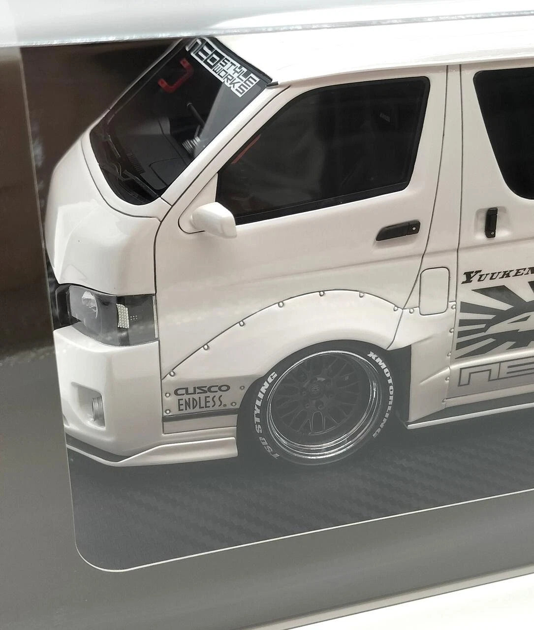 Ignition Model 1:18 Toyota Hiace (H200) – T.S.D Styling (White)