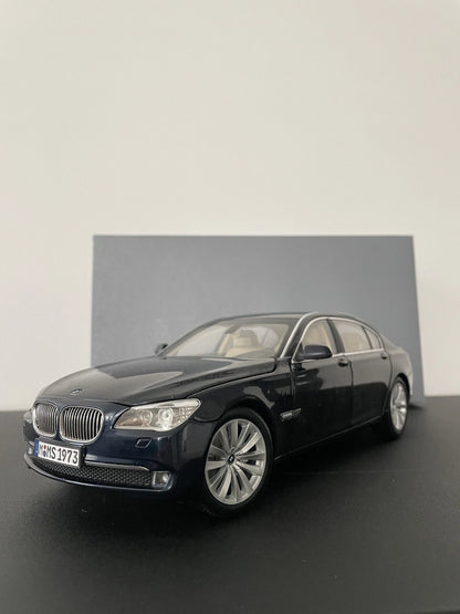 Kyosho 1/18 BMW 750Li (F02) - Imperial Blue Metallic