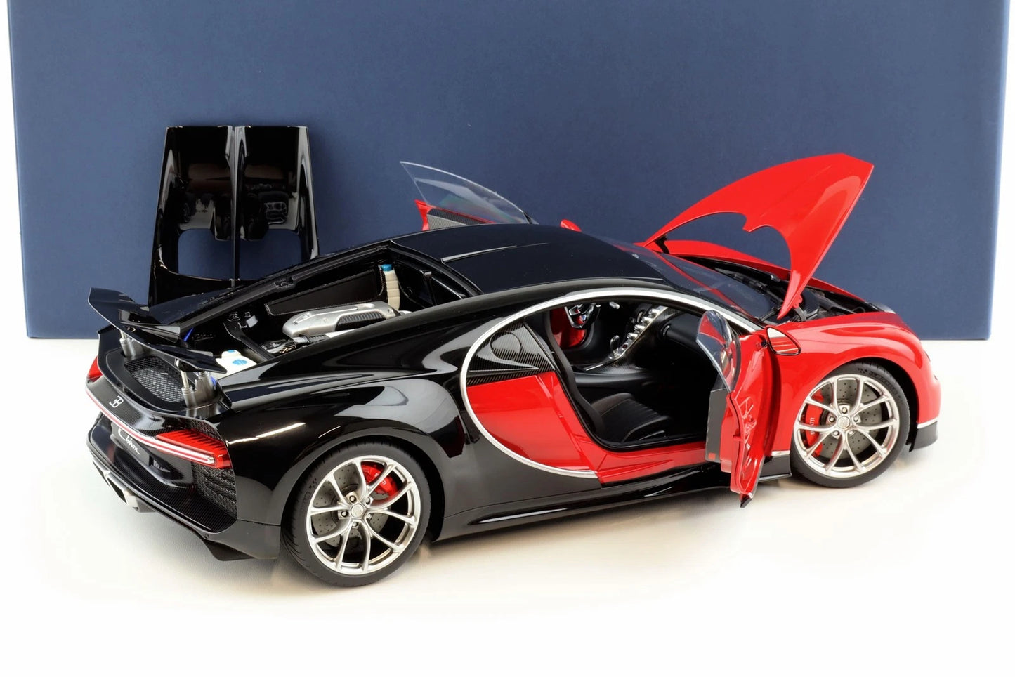 AUTOart 1/18 Bugatti Chiron 2017 – Italian Red / Nocturne Black