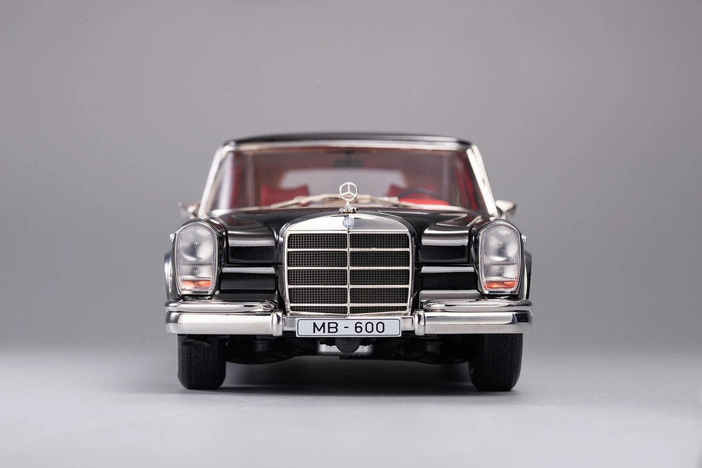 Kengfai 1/18 Mercedes-Benz 600 Pullman (W100) – Black with Red Interior