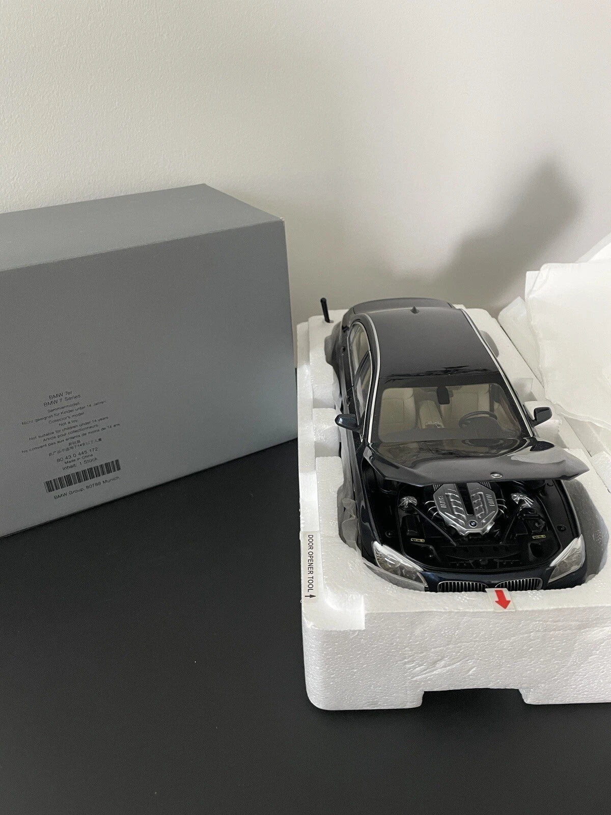 Kyosho 1/18 BMW 750Li (F02) - Imperial Blue Metallic