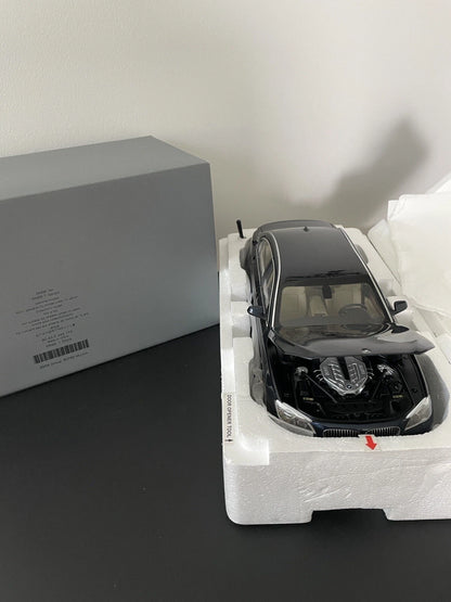 Kyosho 1/18 BMW 750Li (F02) - Imperial Blue Metallic
