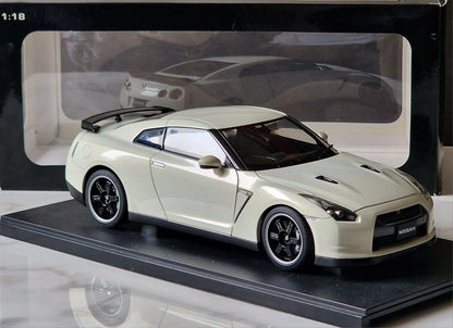 AutoArt 1/18 Nissan GT-R R35 (White)