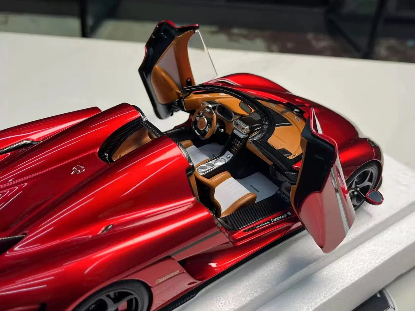 AUTOart 1/18 Koenigsegg Regera – Candy Red